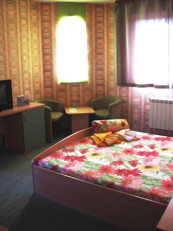 Family Hotel Emaly 1 Bankya Oda fotoğraf
